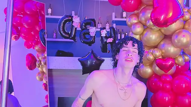 nova_salvatore Live Webcam on Stripchat