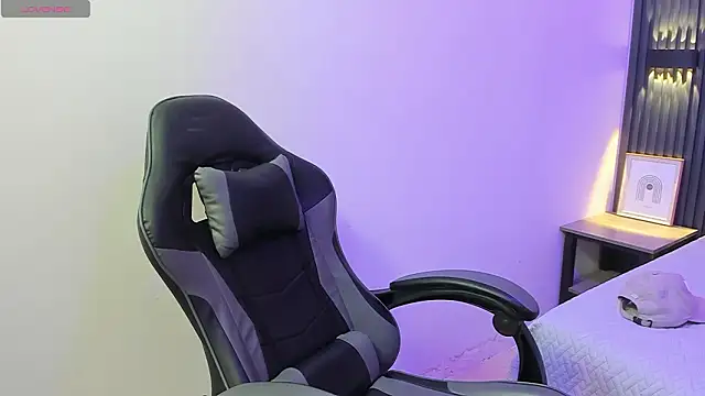 TaylerMiles Live Webcam on Stripchat