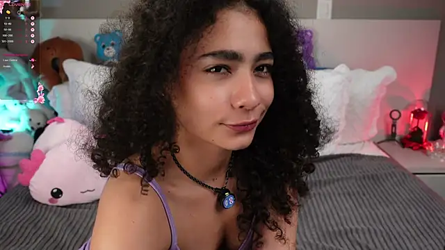 Victoria_Curly webcam