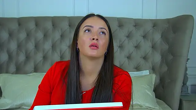 elinabellucci - ElinaBellucci's free webcam - UK Sex Cams