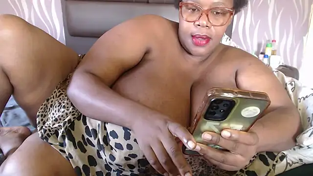 BoobsQueen46K webcam