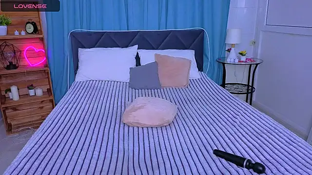 luciehells - LucieHells's free webcam