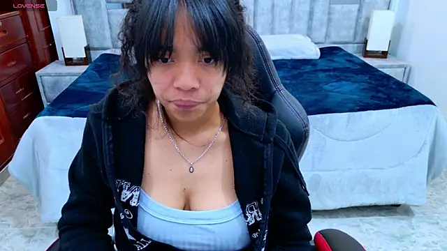 laureentt_ - Laureentt_'s free webcam - UK Sex Cams