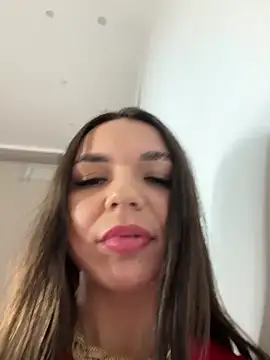 CamillaLarson webcam