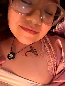 Webcam Model (VanesssaMilf_)  is live.Free join now!