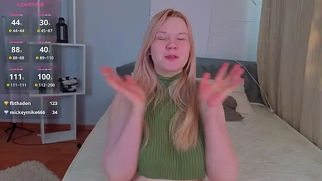 PinkyYoungPie webcam