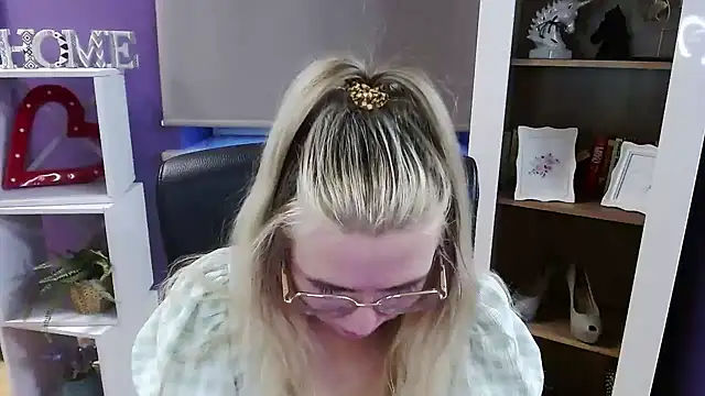 zoey_erotic - Zoey_Erotic's free webcam - UK Sex Cams