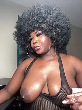 WomanNextdoor1 webcam