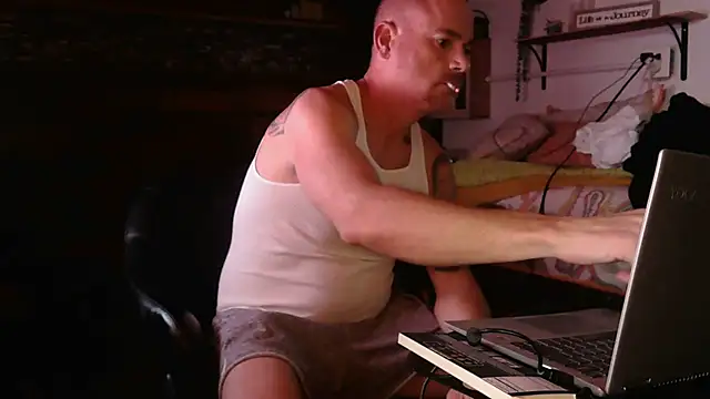 misteranddemi - MISTERANDDEMI's free webcam - UK Sex Cams