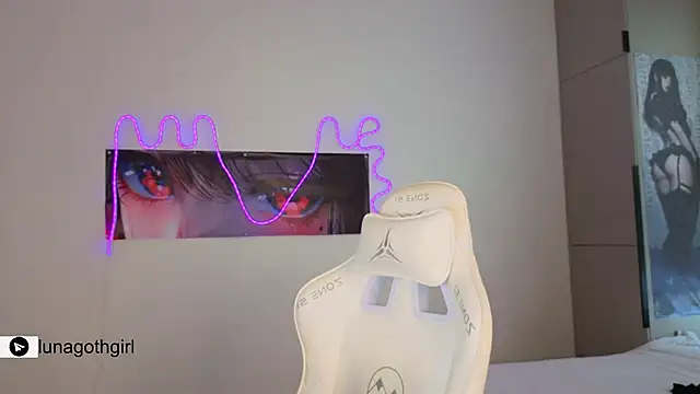 iamluna2006 - IamLuna2006's free webcam - UK Sex Cams