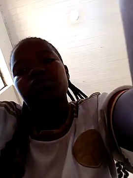 Webcam Model (DaisyHarperr)  is live.Free join now!