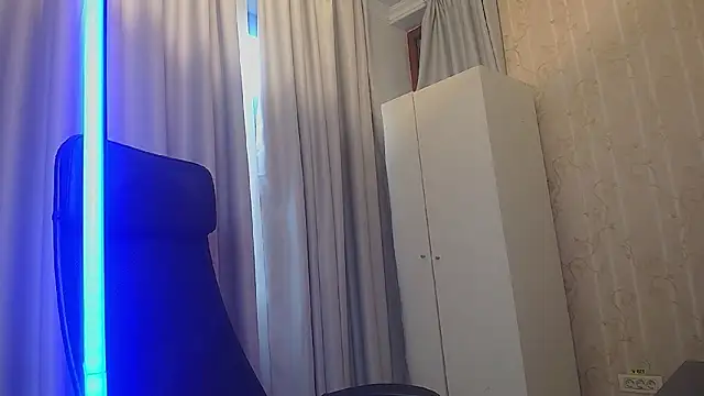 kellenwest (M twink) - naked flex show