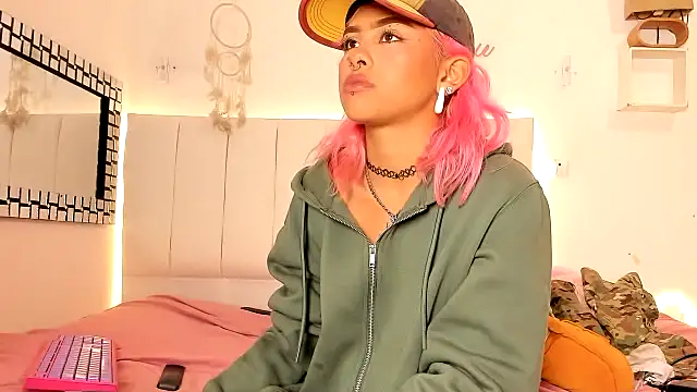 lilith_horny - Lilith_horny's free webcam - UK Sex Cams