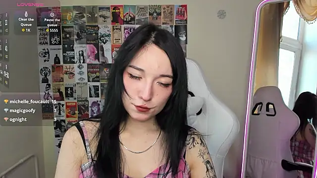 AliceeinWonderlanddd webcam