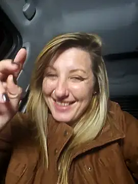 SheIsSomething webcam