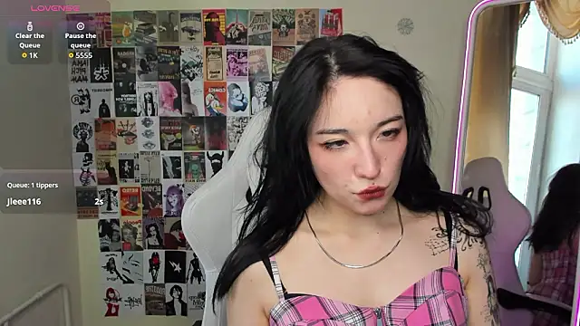 AliceeinWonderlanddd webcam