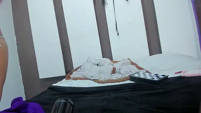 Nikki_and_Mayk webcam