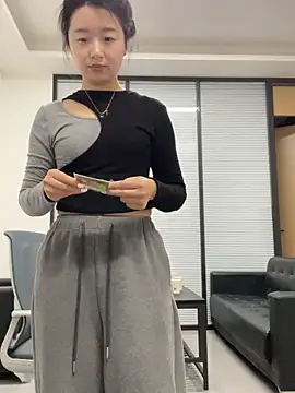 美女Qrooo在线直播