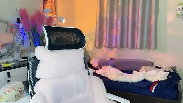 mi_ka22 - MI_KA22's free webcam