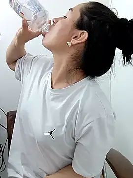 Webcam Model (Lunabex_)  is live.Free join now!