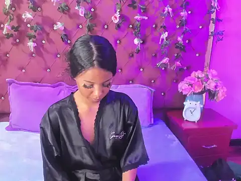 lunaa_brunettee - Lunaa_Brunettee's free webcam