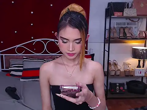 MeatyhorsecockMistress webcam