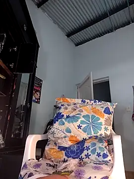 KattalellaGomez webcam