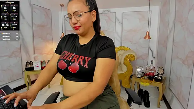 agatha_sluttylatina webcam