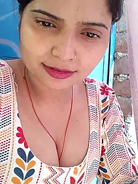 Hot-Pooja25 webcam