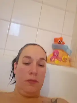 girlysensuelle (F milf) - Photo chatte écarté  mp