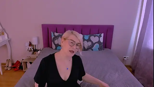 sabrinamacmarren - Sabrinamacmarren's free webcam