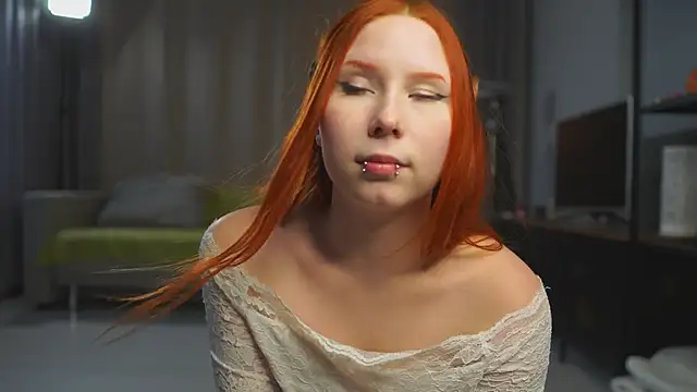 LoraineKlinger webcam