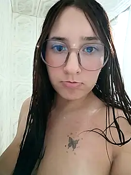 Webcam Model (Mysticdooll69)  is live.Free join now!