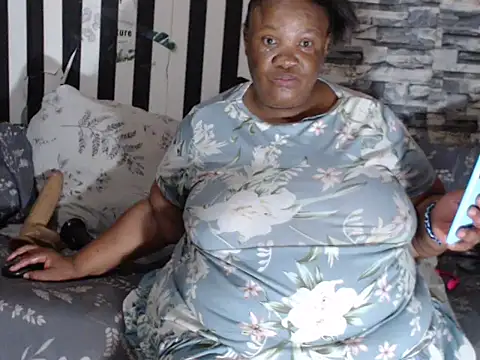 BigHotMatureXx webcam