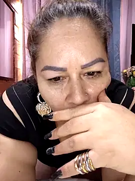SluttyMilf79 webcam