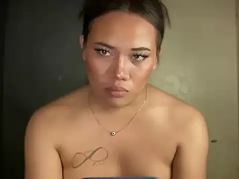 untouchable_mia webcam