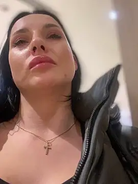 Roxana-Sexy from StripChat is Freechat