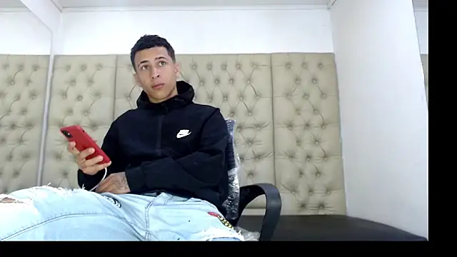 hollmanfronsh - HollmanFronsh's free webcam - UK Sex Cams