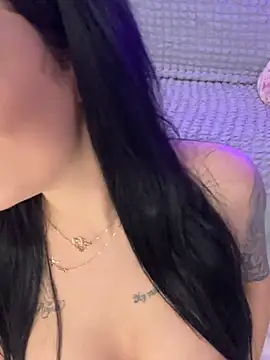 Webcam Model (IrisRossie)  is live.Free join now!