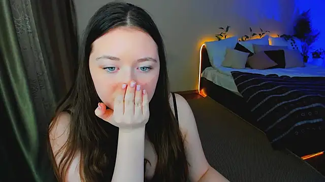 AlluringLookk webcam