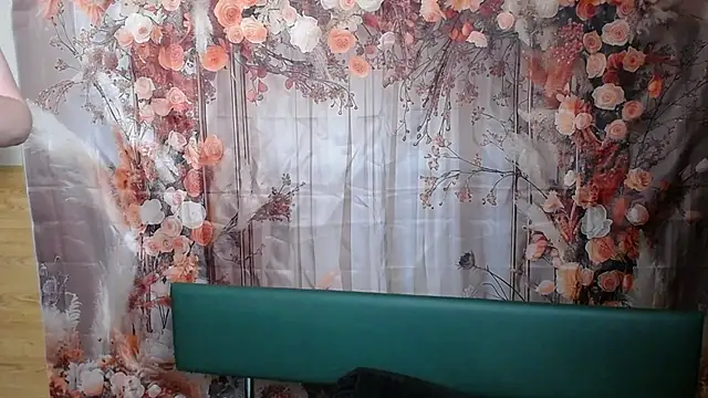 NeonilaLisova webcam