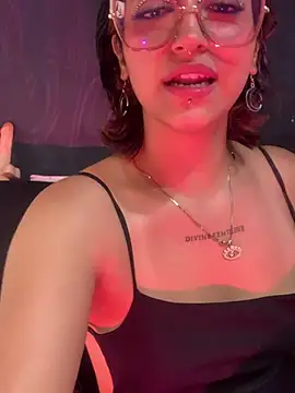 LilithMonette webcam