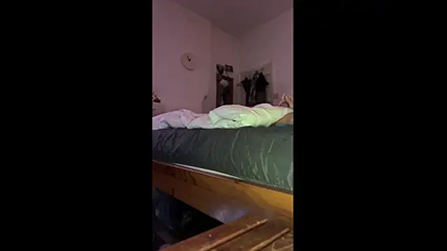 versguy24 - VersGuy24's free webcam