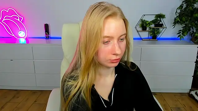 alina_blonde - Alina_Blonde's free webcam - UK Sex Cams