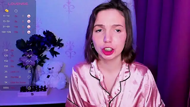 KindHazelHere_ webcam