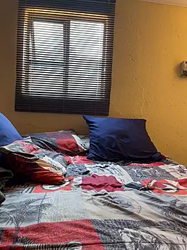 Dynamite_cums_in_size_2 webcam