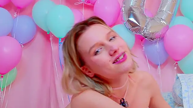 meowthlilu - MeowthLilu's free webcam