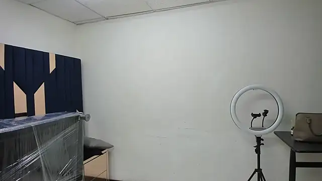 Aisha_hotts777 webcam