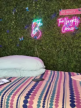 Webcam Model (RenaThickAss)  is live.Free join now!