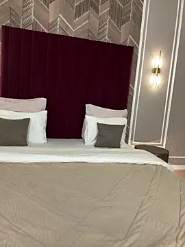 CamillaLarson webcam